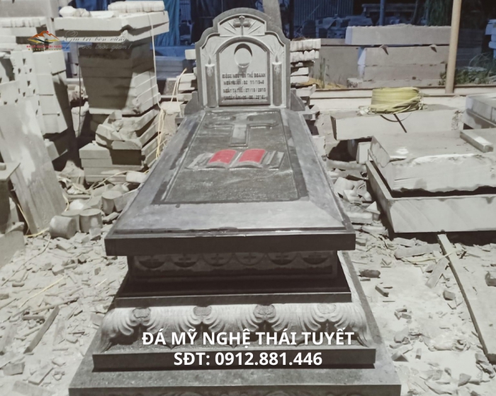 Mộ Đá Công Giáo - MCG011